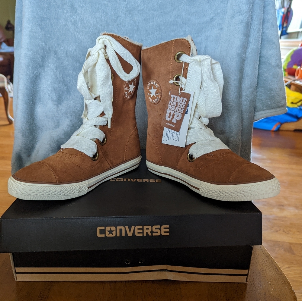 Converse Suede Mid Calf. Women's size 8